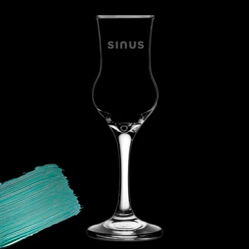Egyedi gravírozású, tulipános formájú Sinus pálinkás pohár. 
